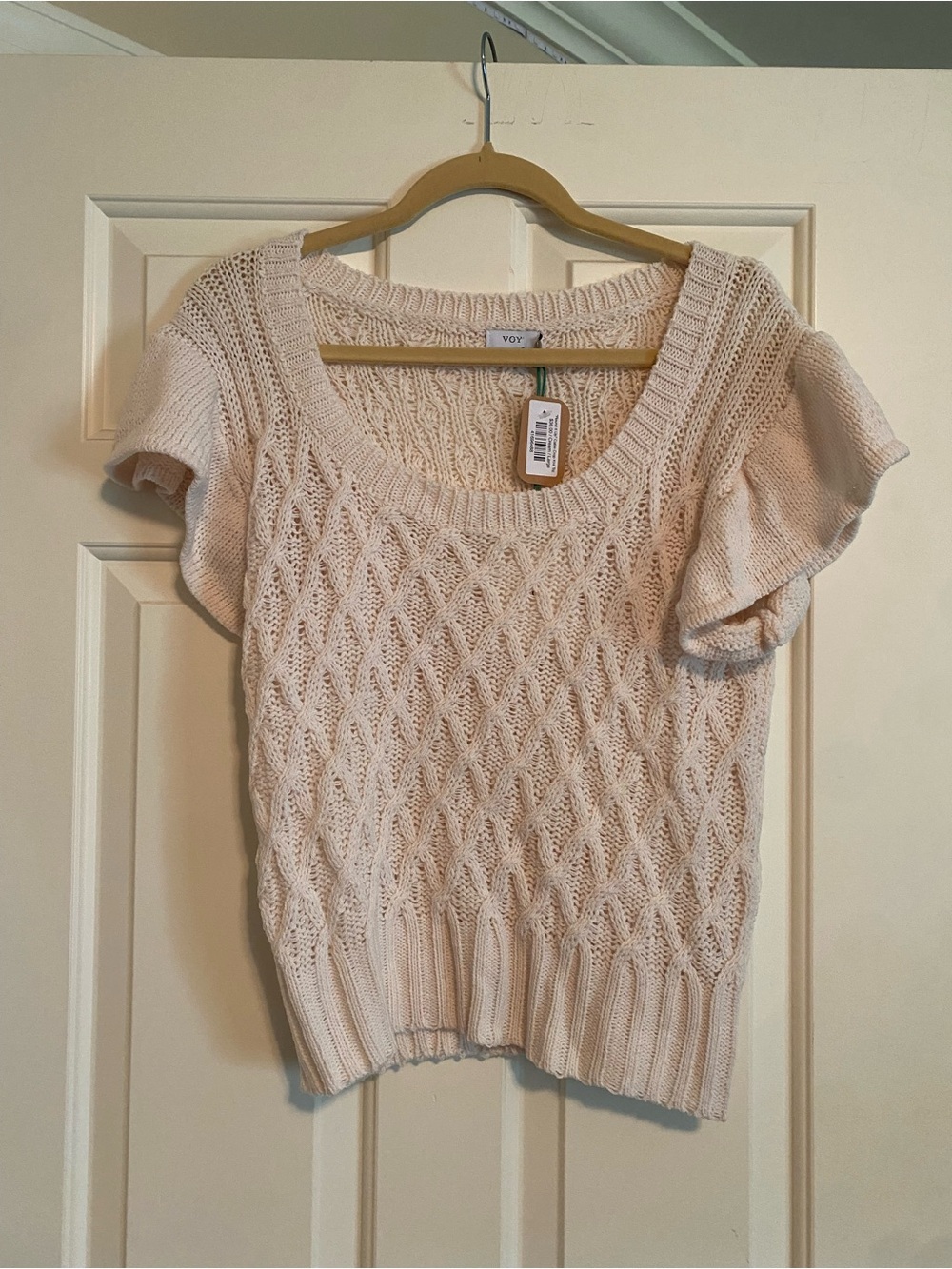VOY Scoop Neck Short-Sleeve Cable Knit Sweater in Cream